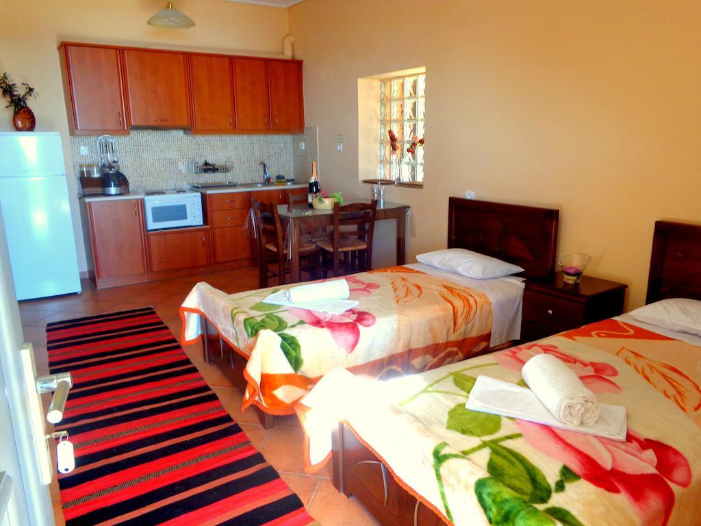 Makronas Apartments Karystos  Ngoại thất bức ảnh