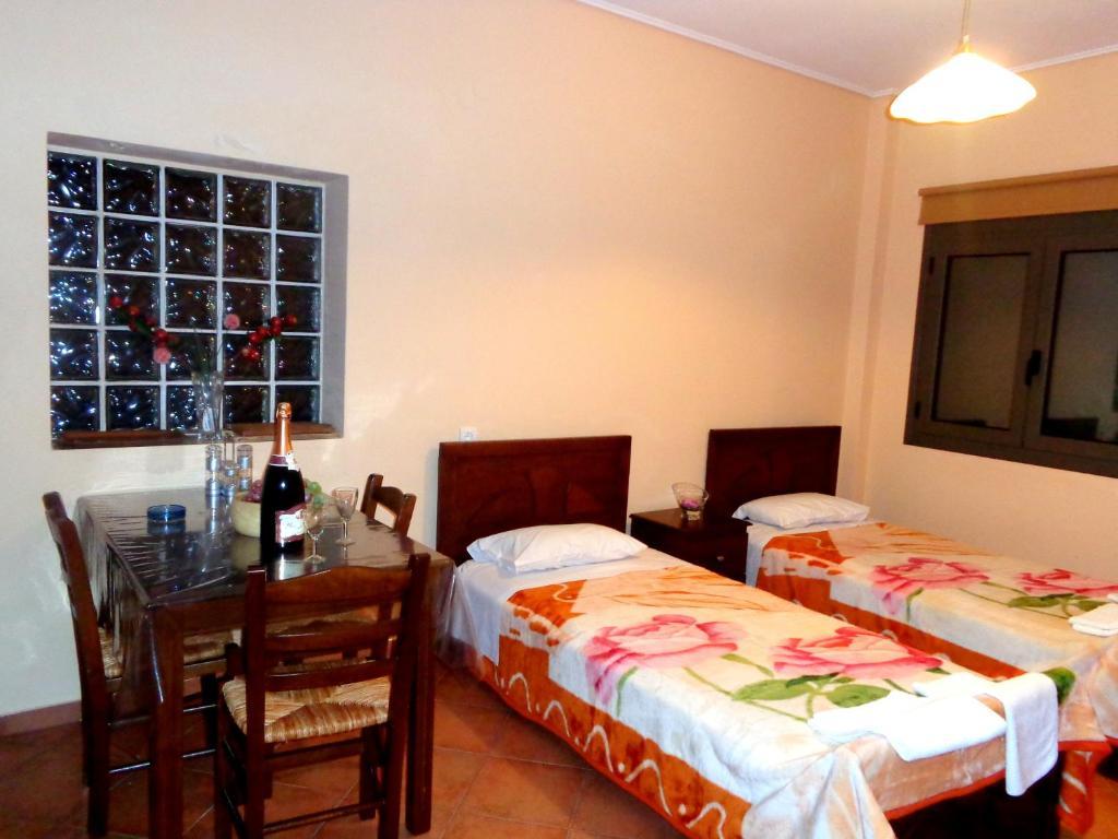 Makronas Apartments Karystos  Ngoại thất bức ảnh