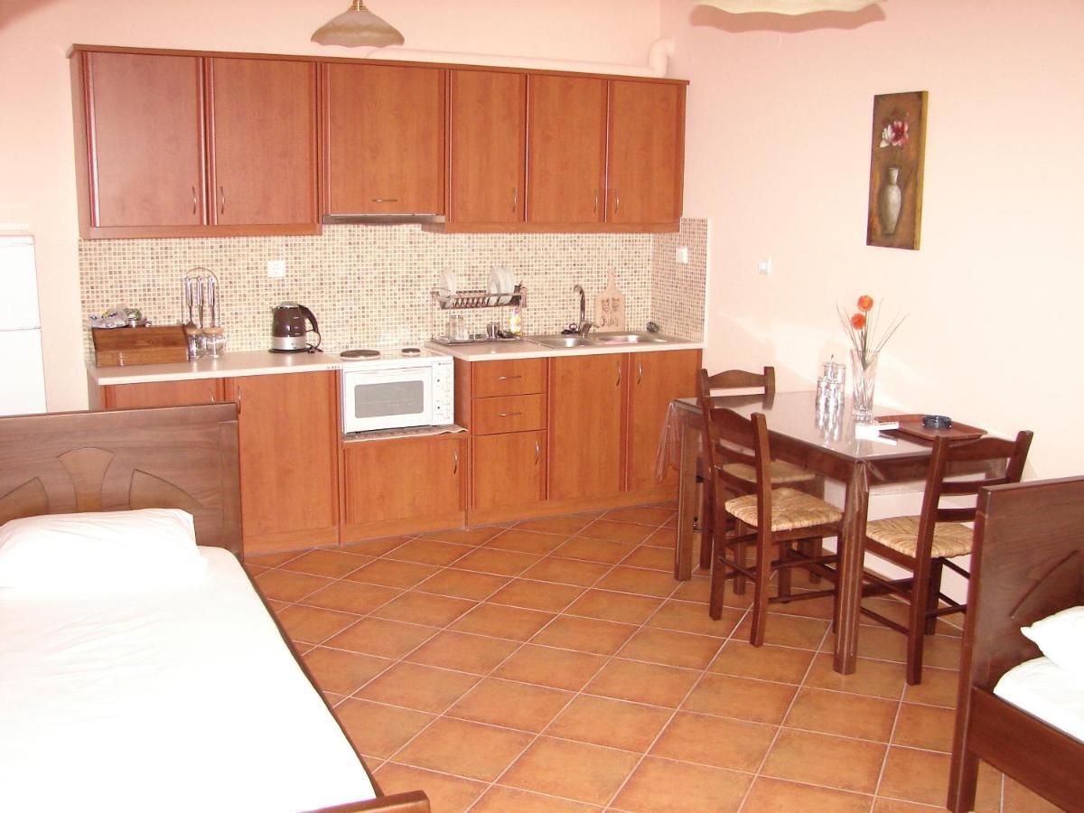 Makronas Apartments Karystos  Ngoại thất bức ảnh